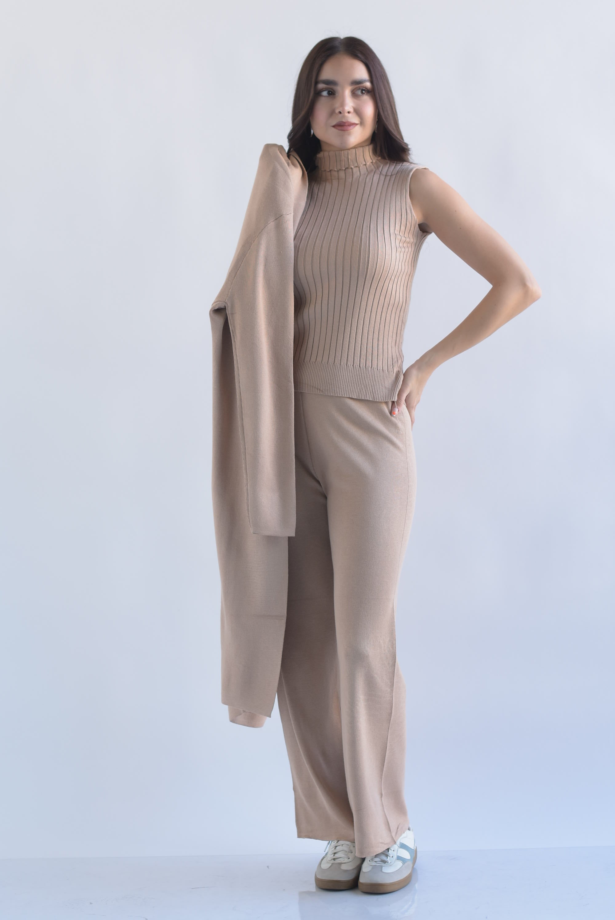 Set Pantalón, Blusa canalé y Ensamble punto