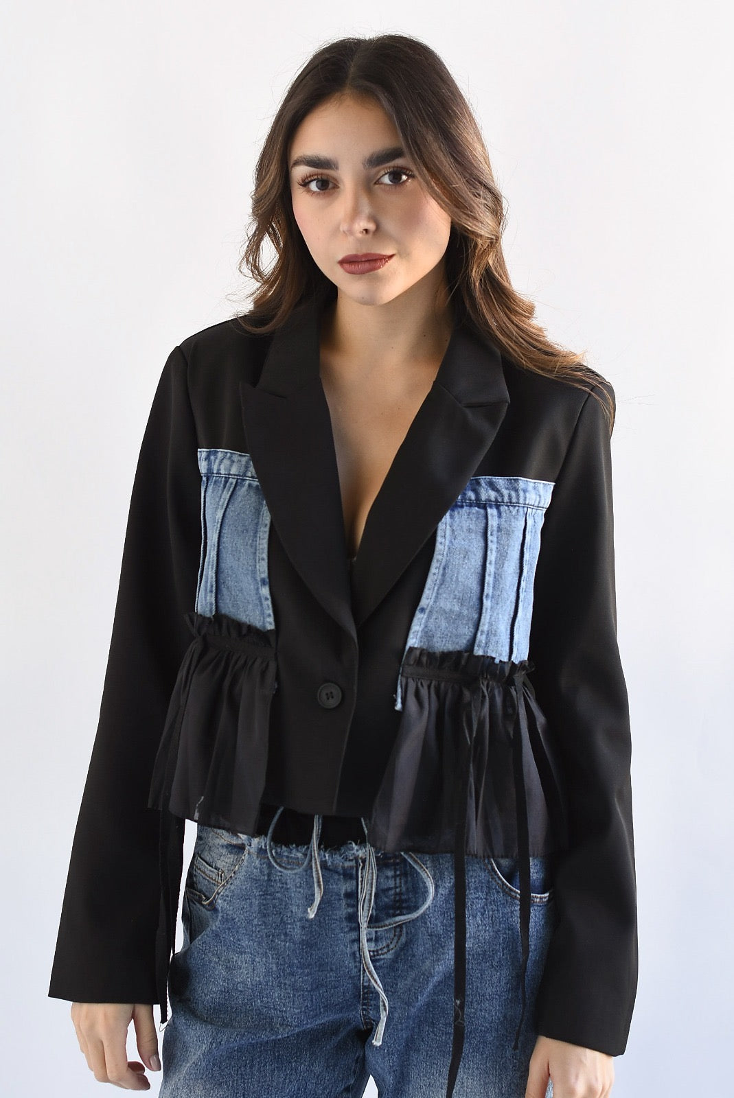 Blazer corto con Denim y olán Negro