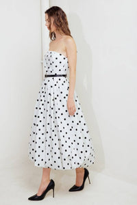 Fashion Styled Vestido globo strapless Polka Dots Blanco