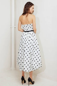 Fashion Styled Vestido globo strapless Polka Dots Blanco