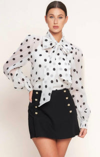 Fashion Styled Blusa cinta en cuello polka dots Blanco