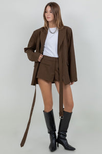 Fashion Styled Set Short y Blazer cinturón cruzado Café