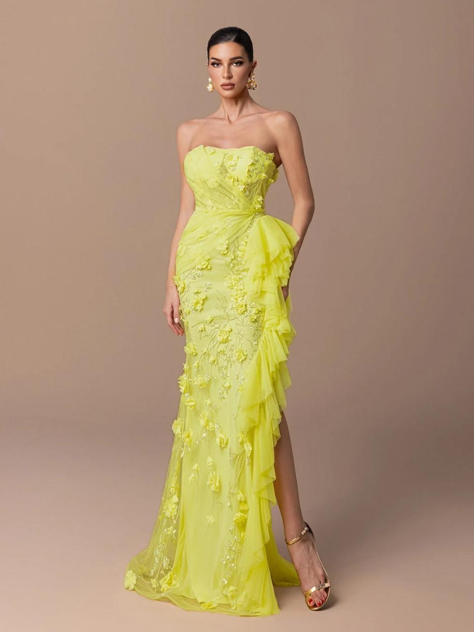 Vestido largo tulle strapless flores