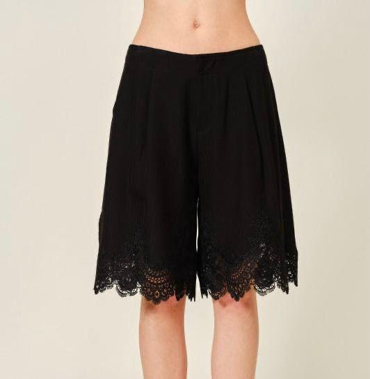 Bermuda pinzas encaje