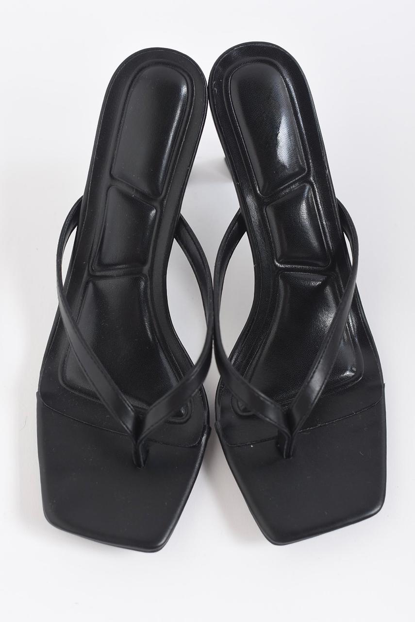 Sandalia Thong tacón