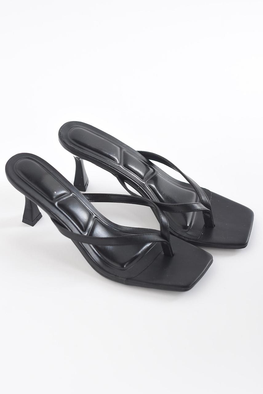 Sandalia Thong tacón