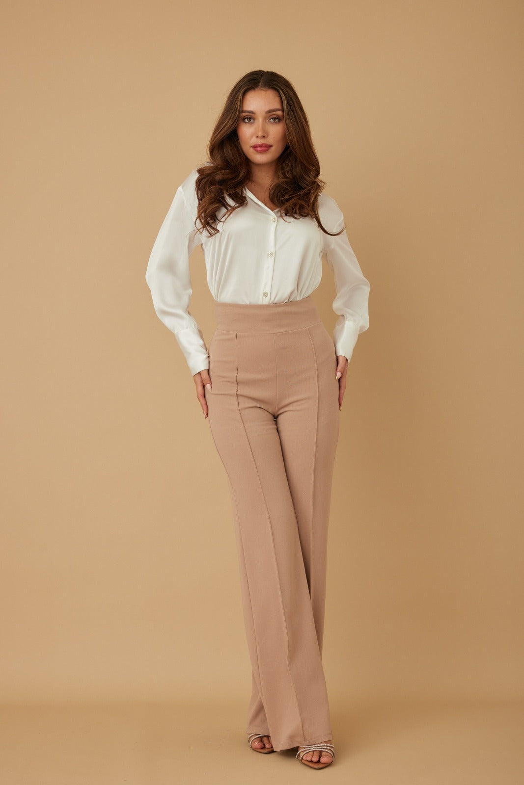 Pantalón pierna ancha y cintura alta