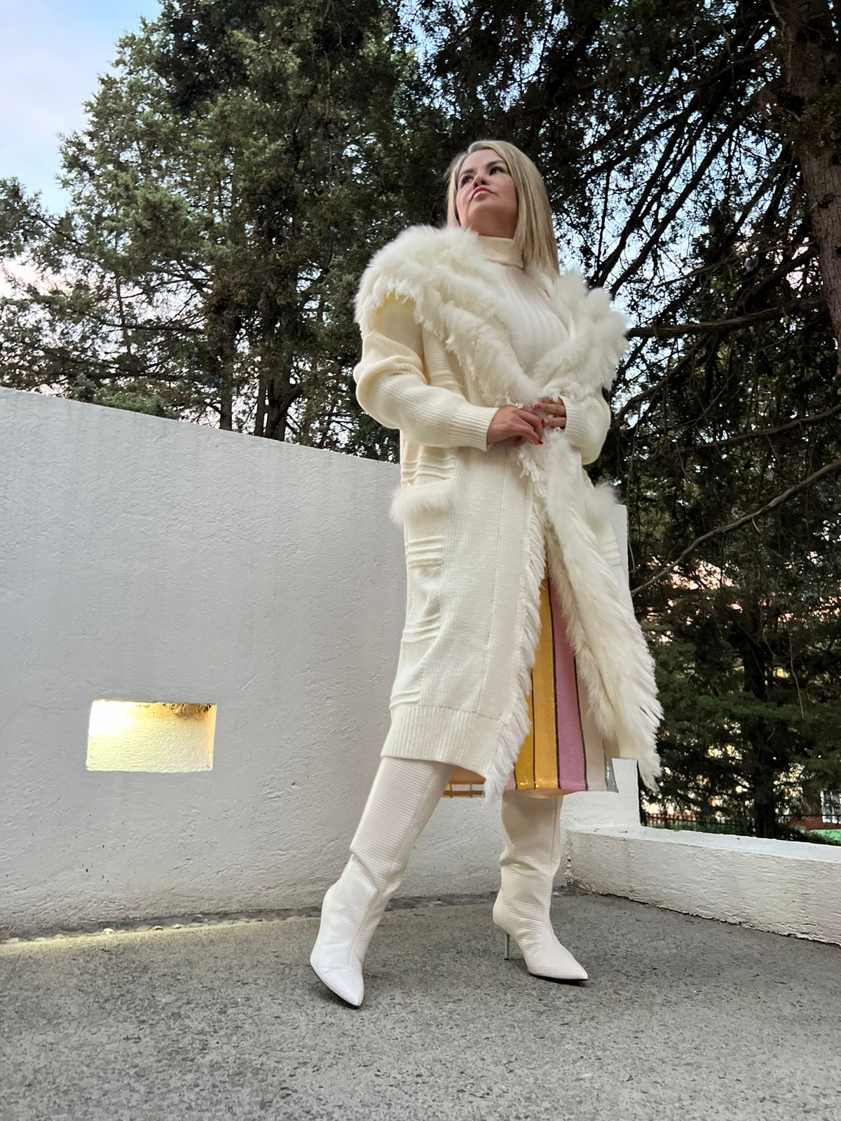 Cárdigan largo con detalles de faux fur Ivory