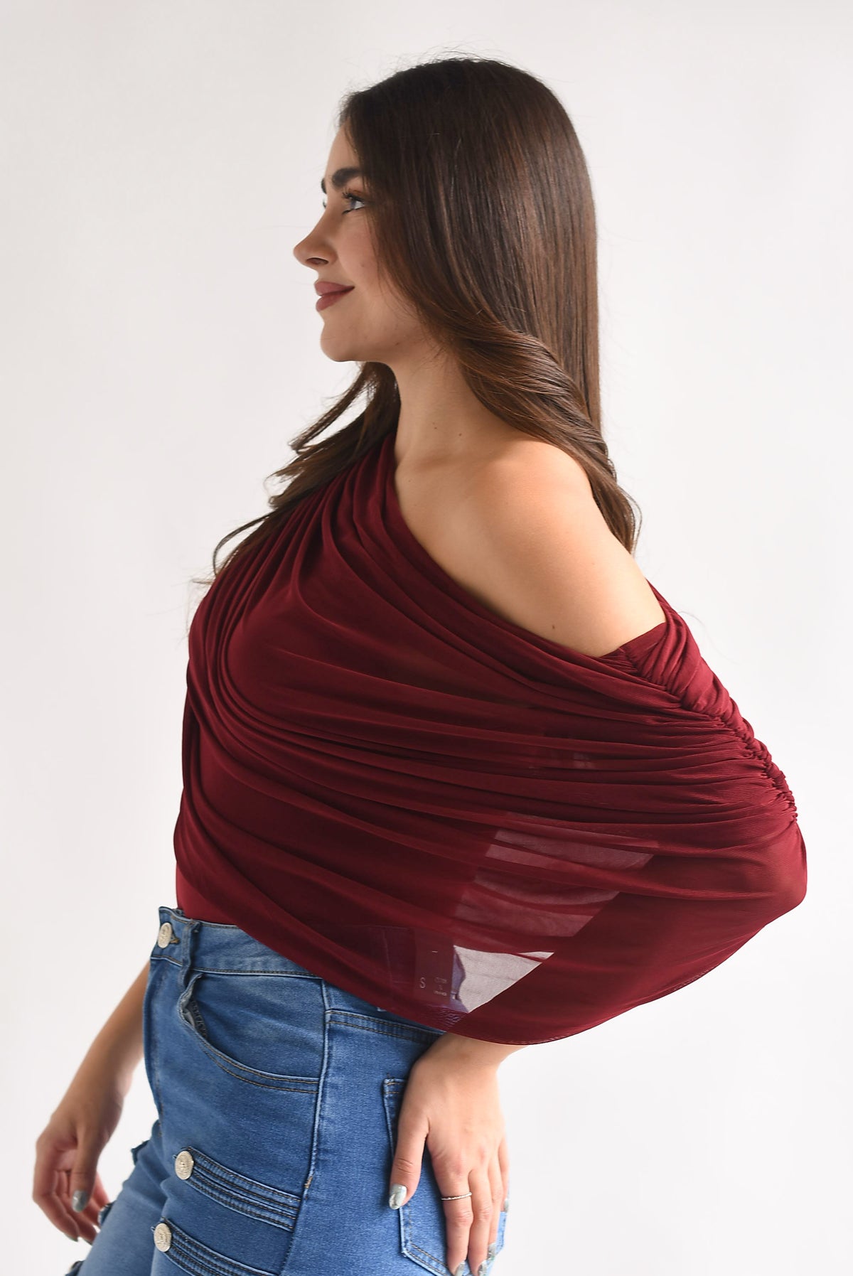 Body off-shoulder capa mesh drapeada