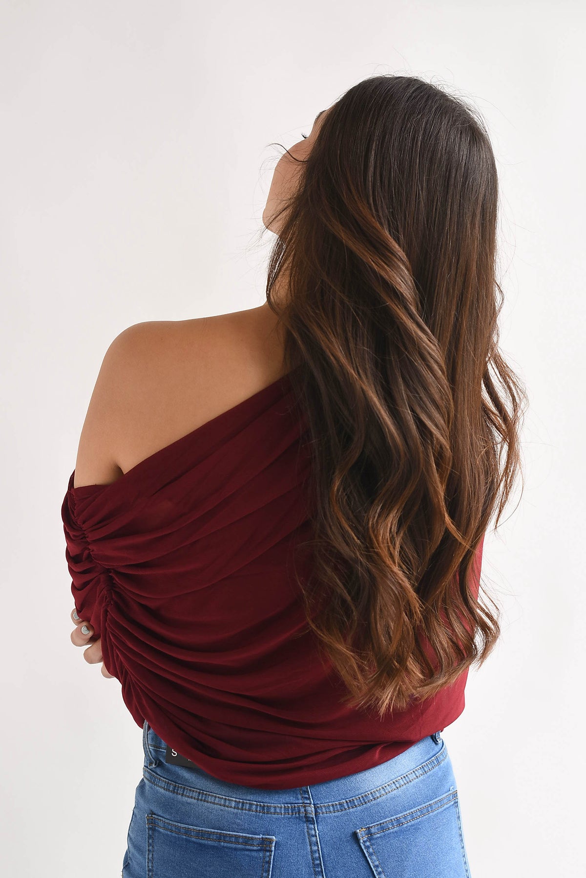 Body off-shoulder capa mesh drapeada