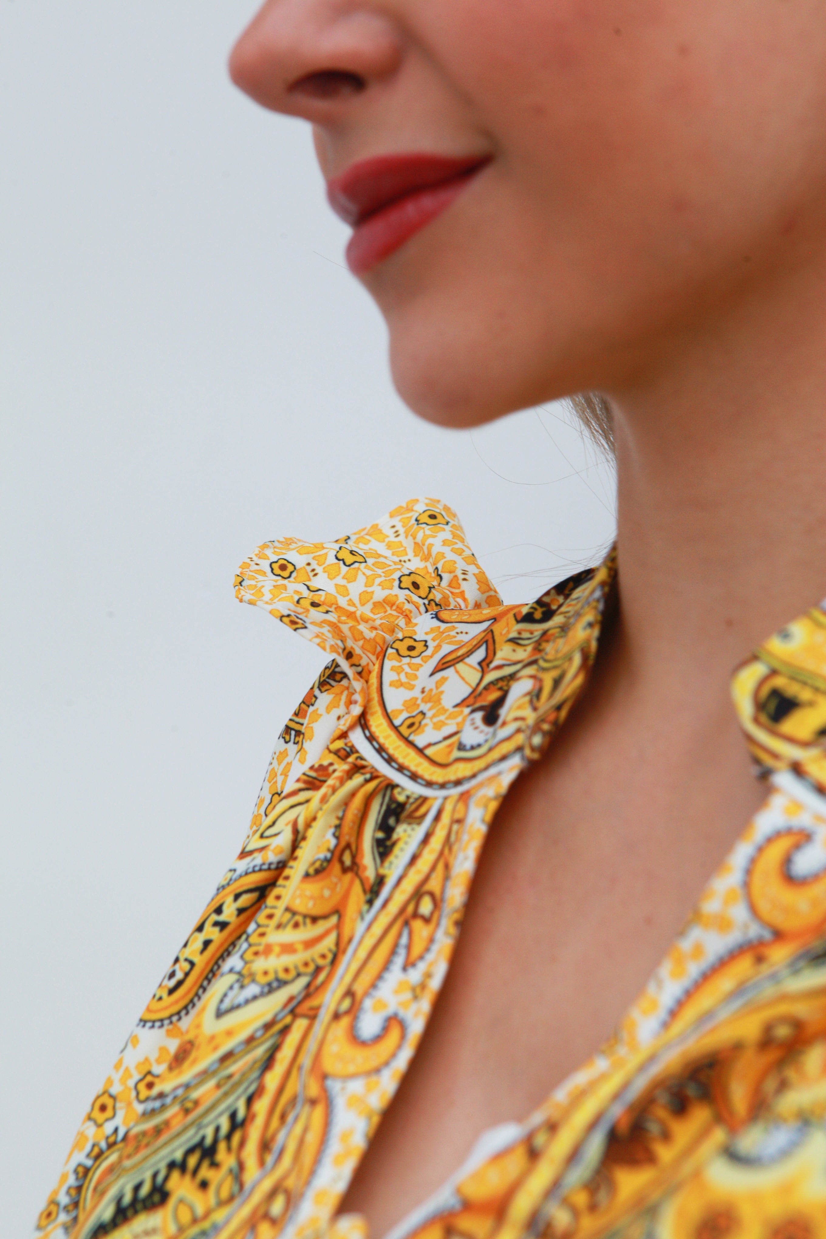 Vestido camisero corto garigoleado Oro