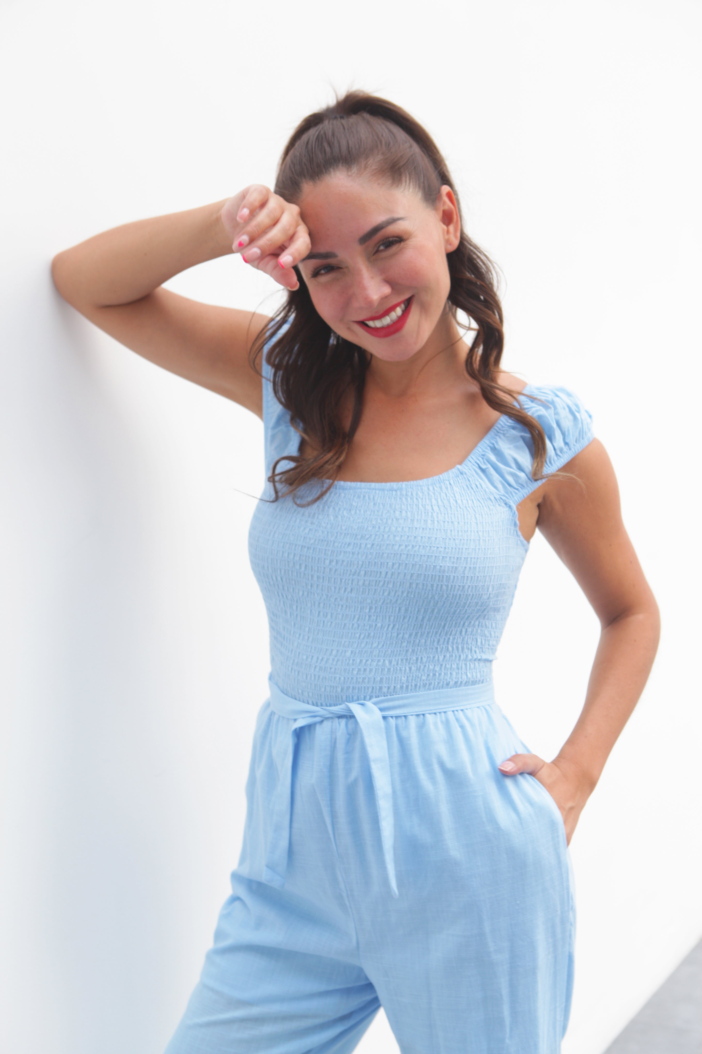 Jumpsuit con elástico y escote en espalda Azul