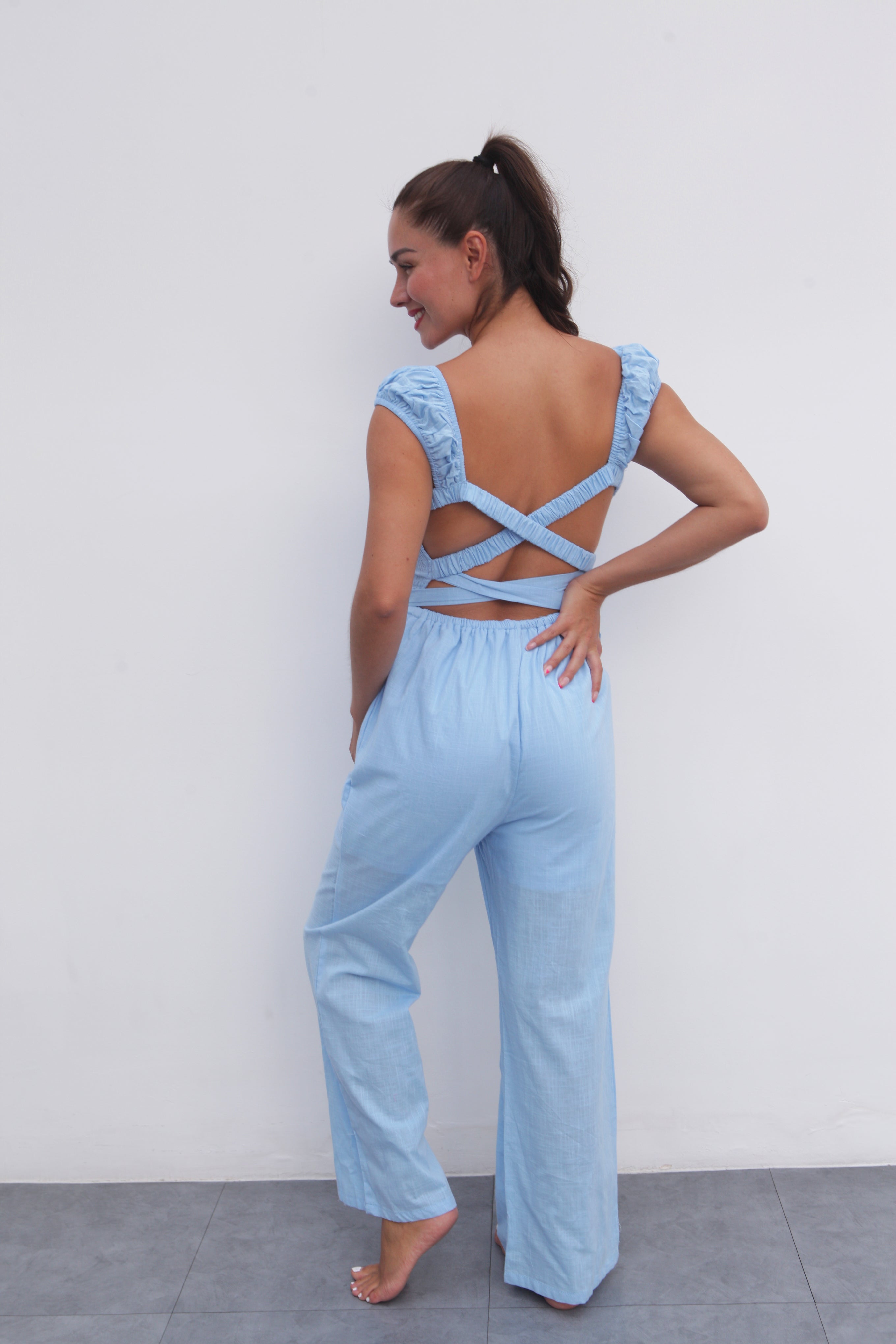 Jumpsuit con elástico y escote en espalda Azul
