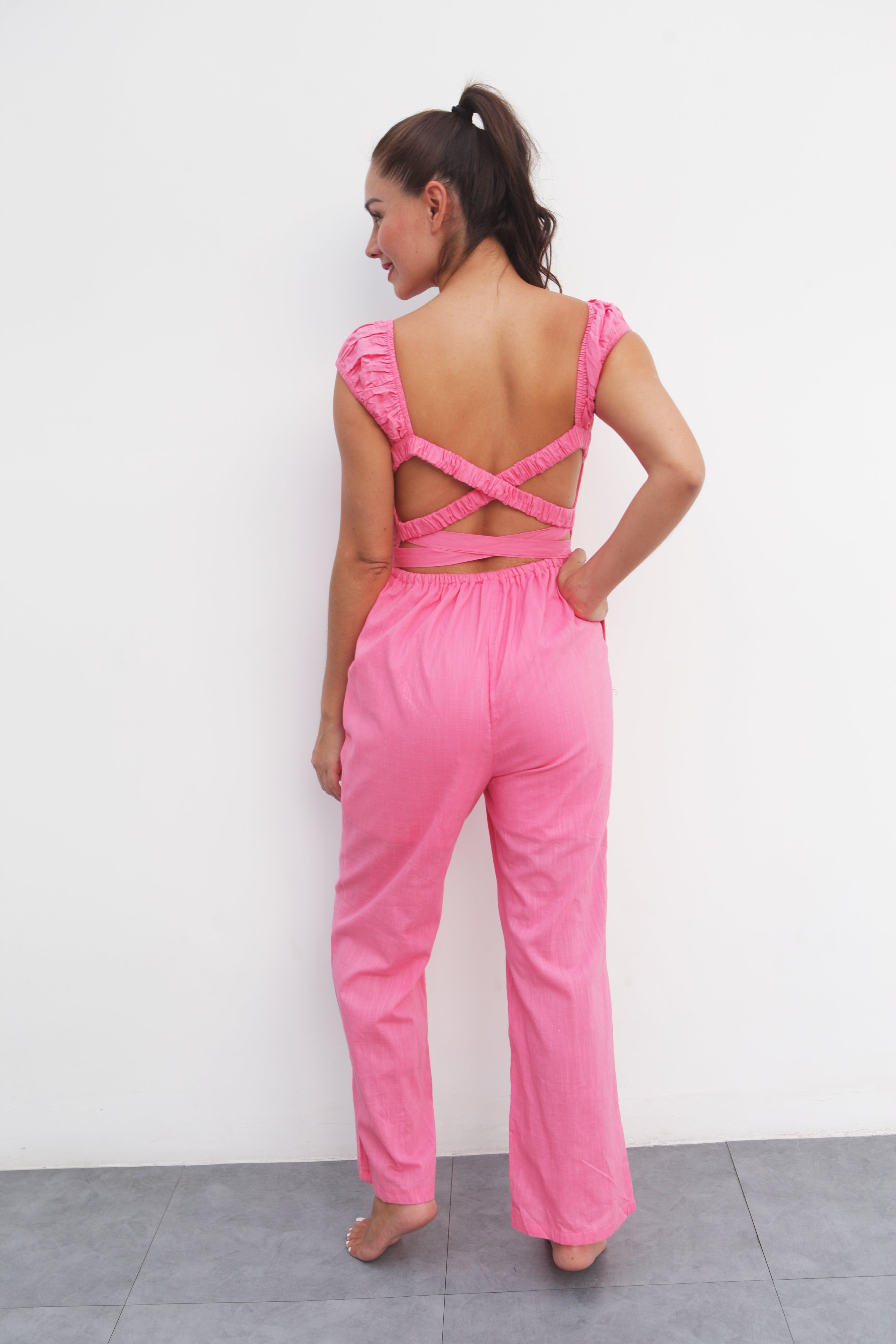 Jumpsuit con elástico y escote en espalda Rosa