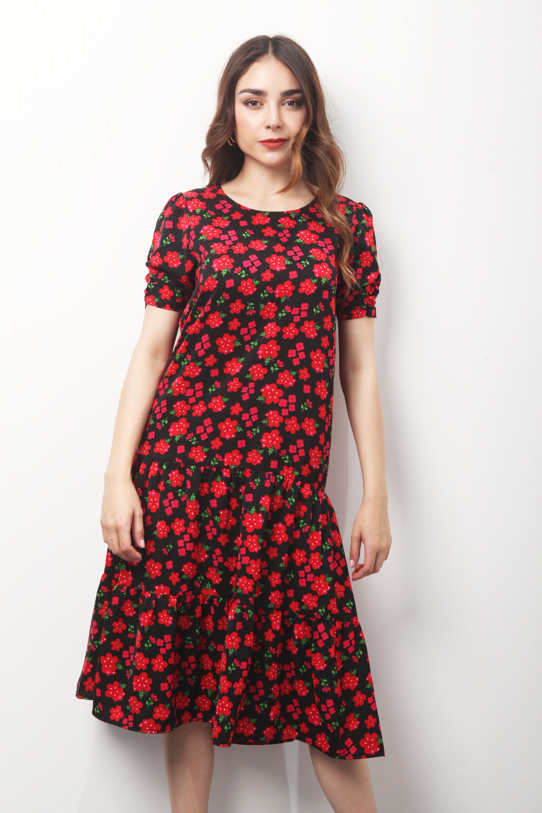 Vestido midi Negro con flores Rojas