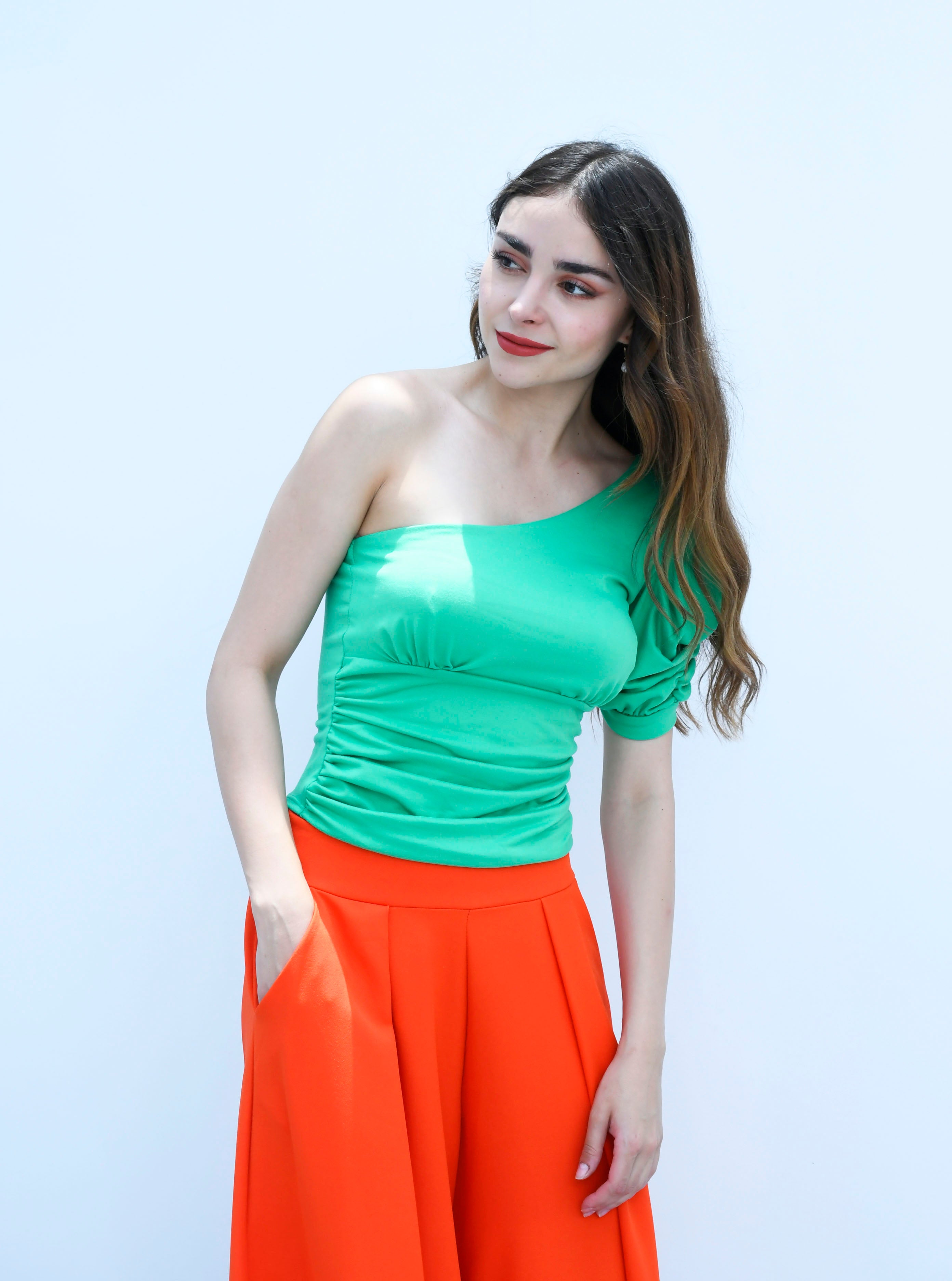 Blusa drapeada una manga Verde