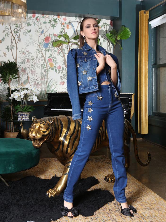 Jeans con aplicaciones de Estrellas