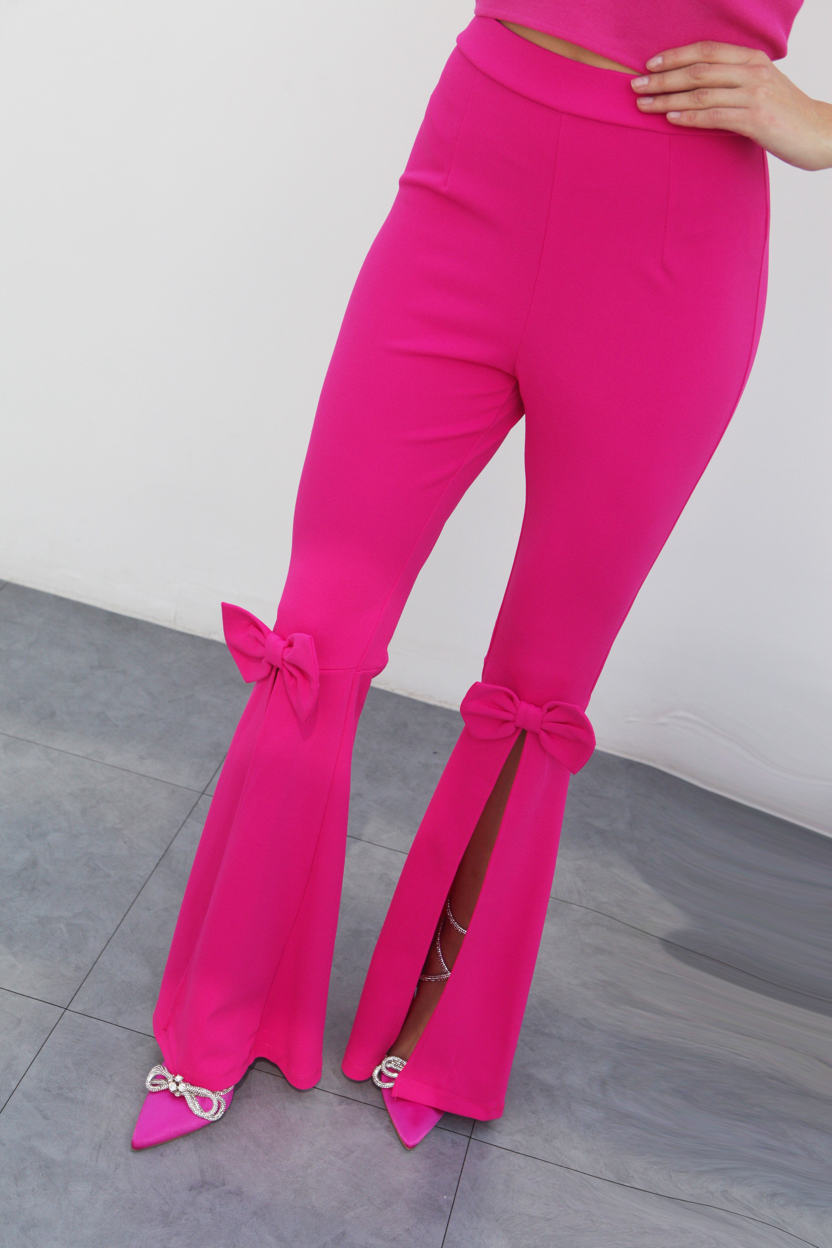 Pantalón campana y moños Magenta