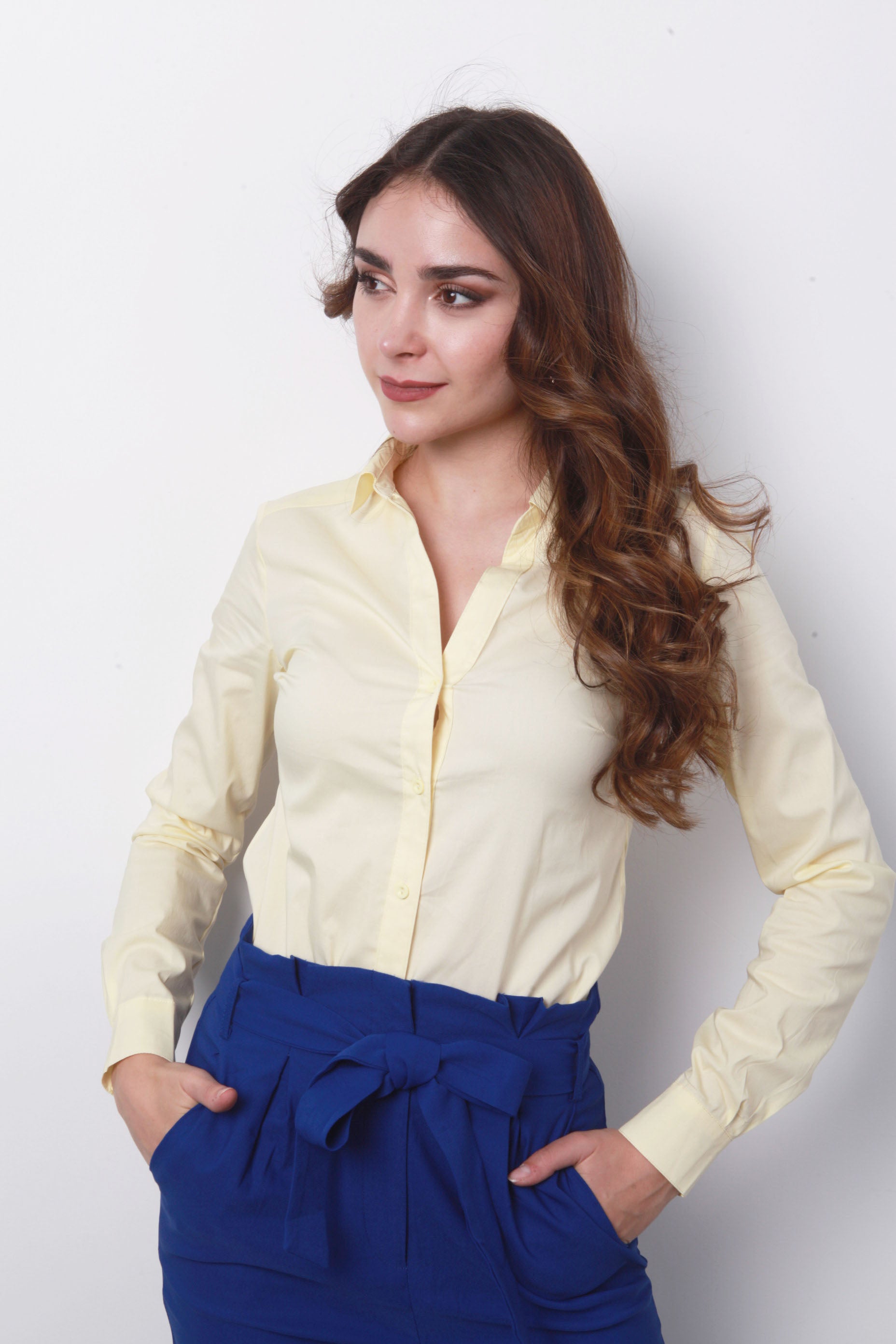 Camisa de vestir cuello V Amarilla