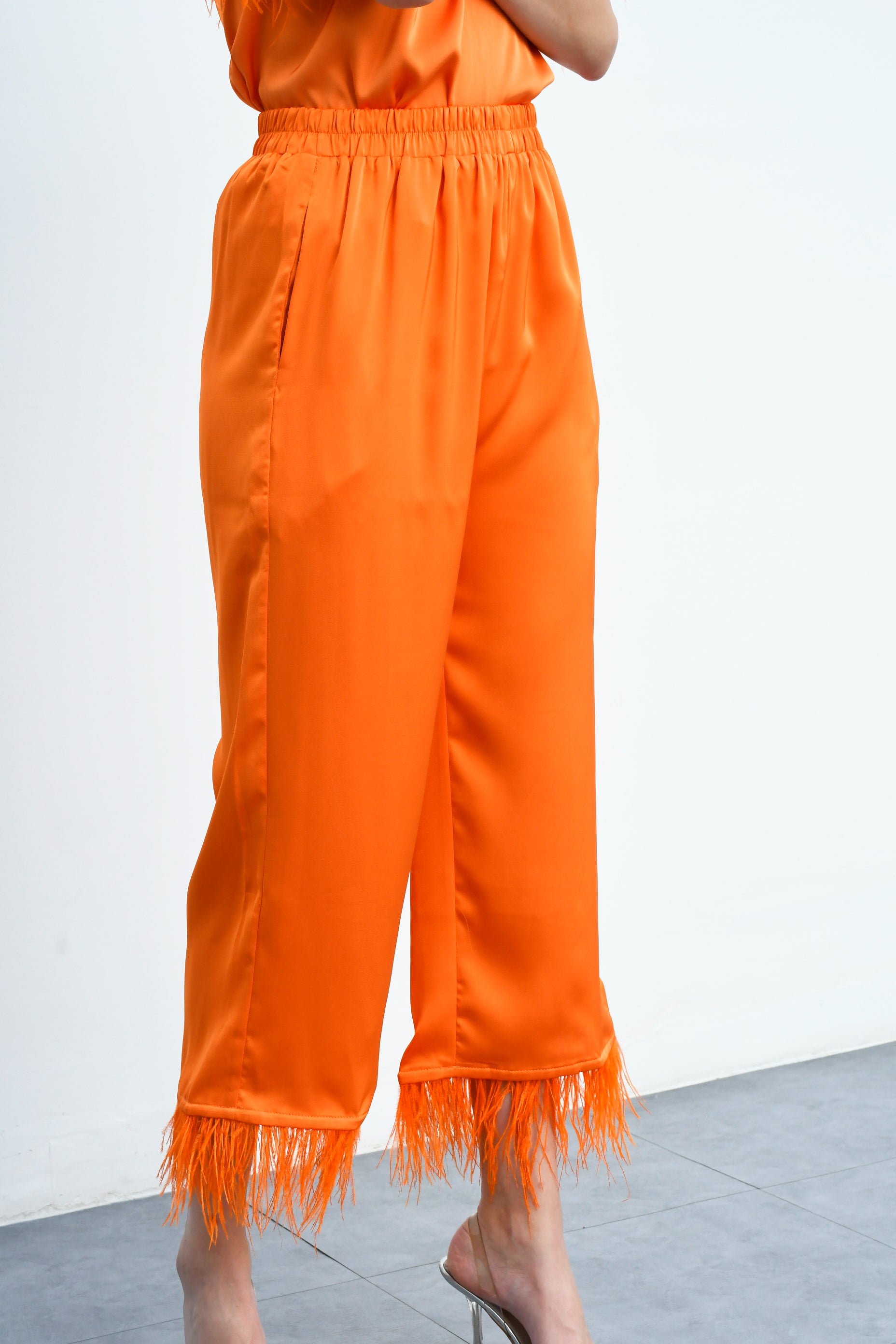 Pantalón satín plumas Naranja