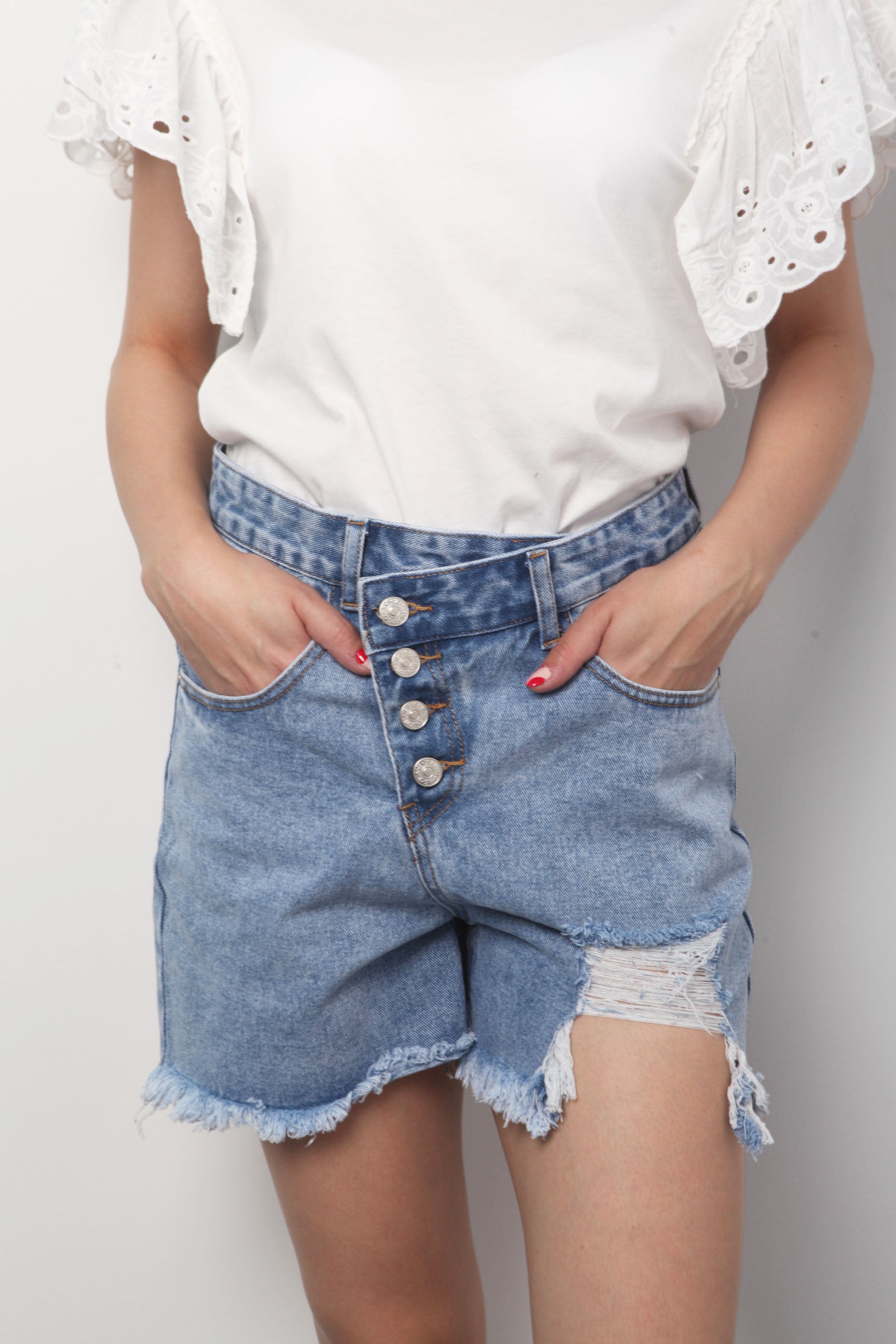 Short de mezclilla tipo Mom desgarrado