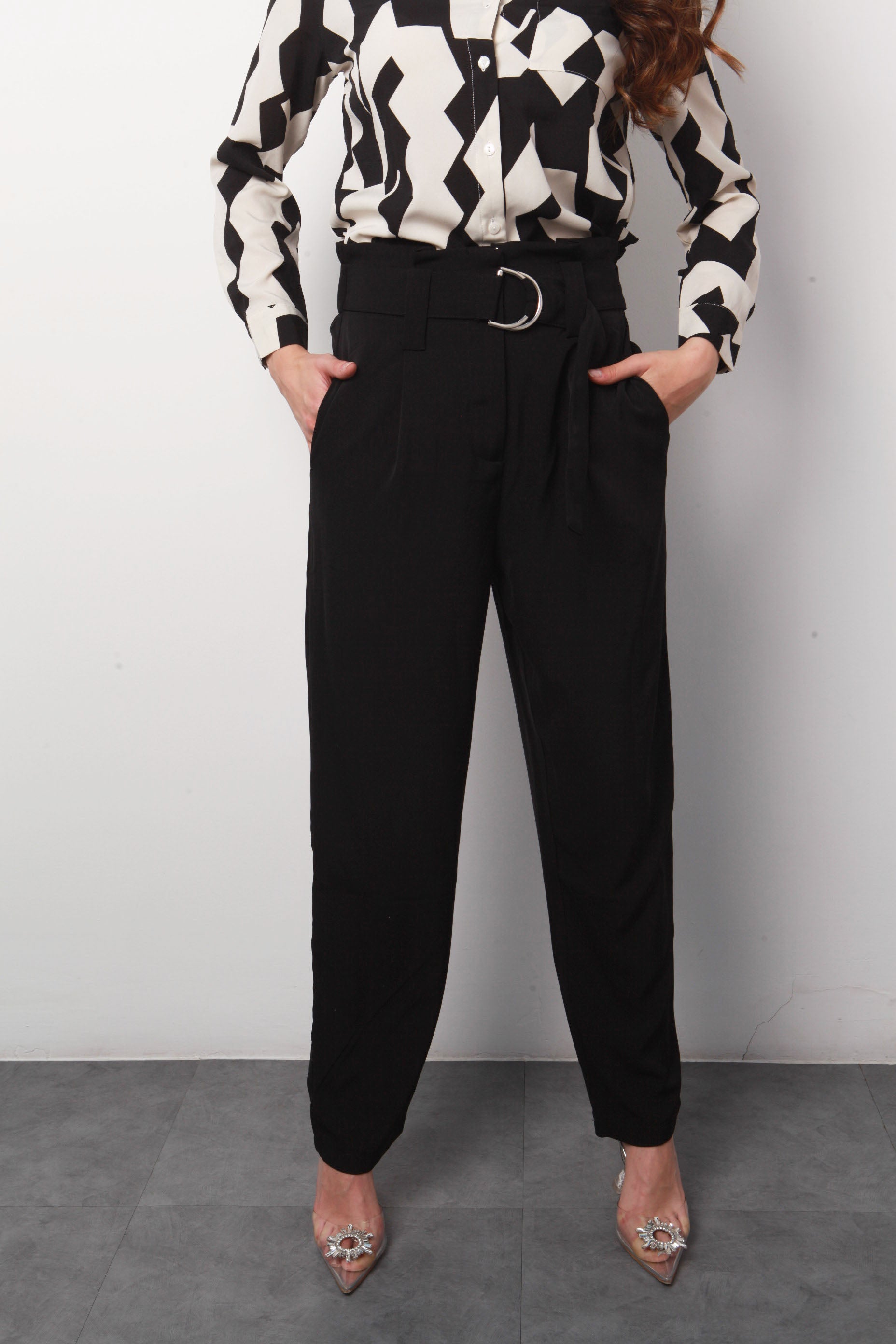 Pantalón recto con cinturón Negro – Fashion Styled