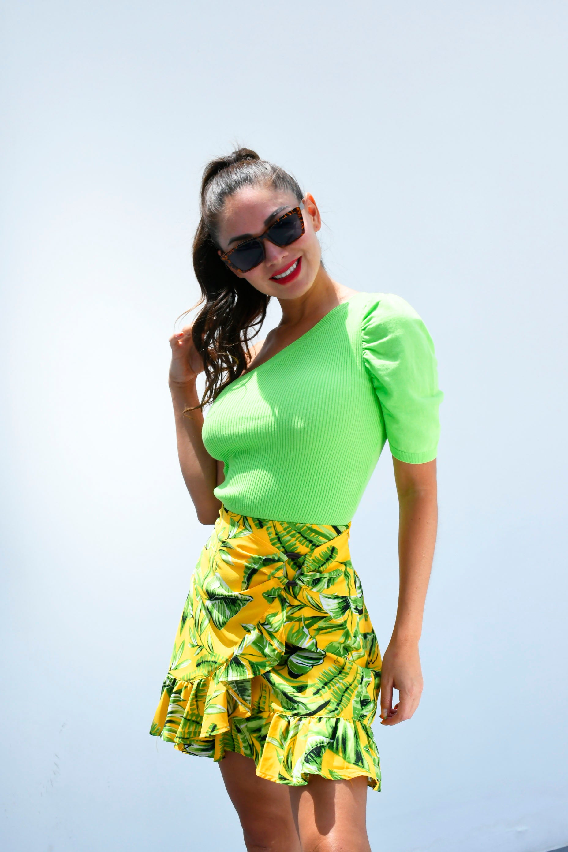 Falda corta envolvente Tropical Amarilla