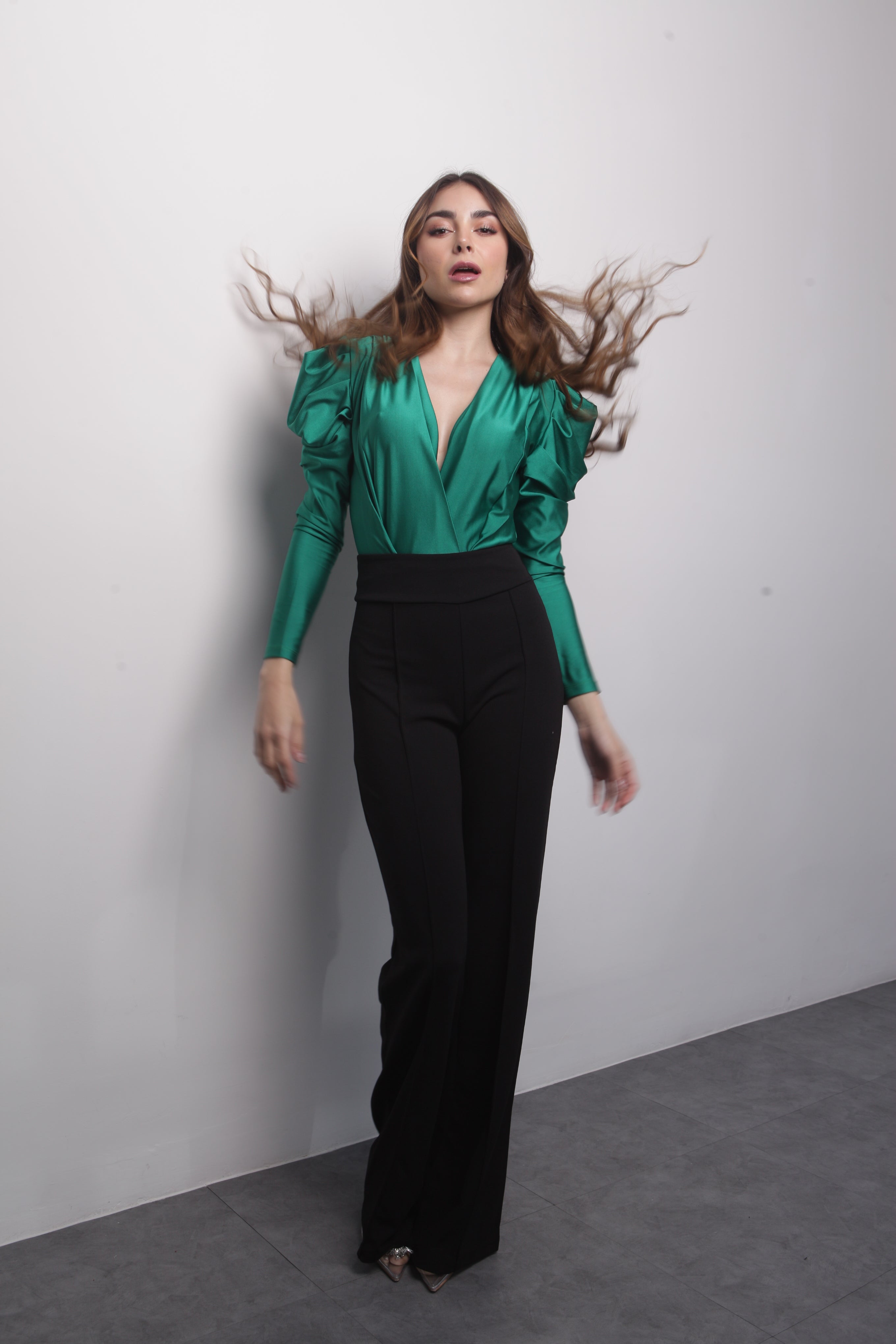 Pantalón pierna ancha y cintura alta Negro