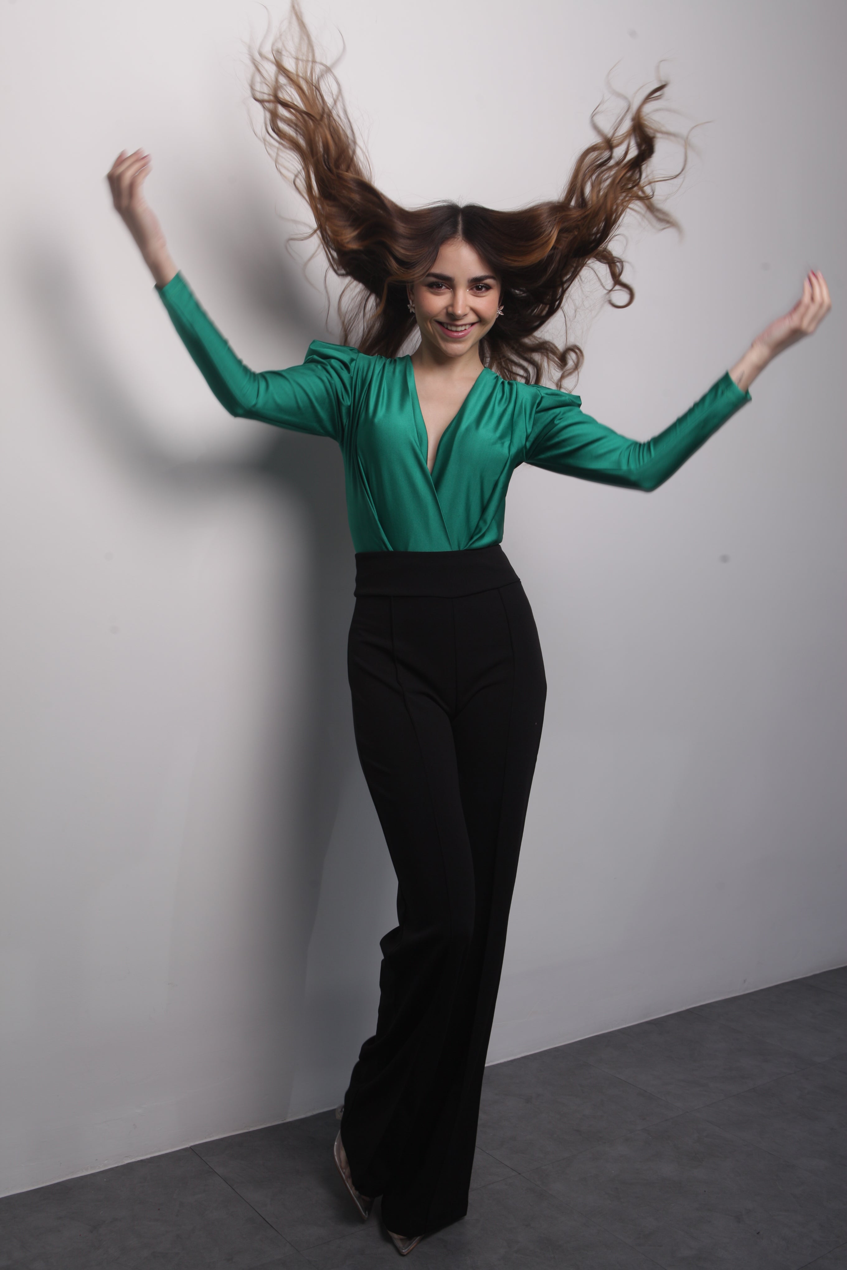 Pantalón pierna ancha y cintura alta Negro