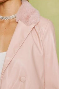 Fashion Styled Blazer crop vinipiel cuello fur Rosa Palo