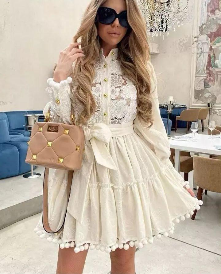 Vestido corto tira bordada pompones Crudo