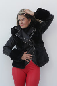 Fashion Styled Chamarra vinipiel con fur Negro