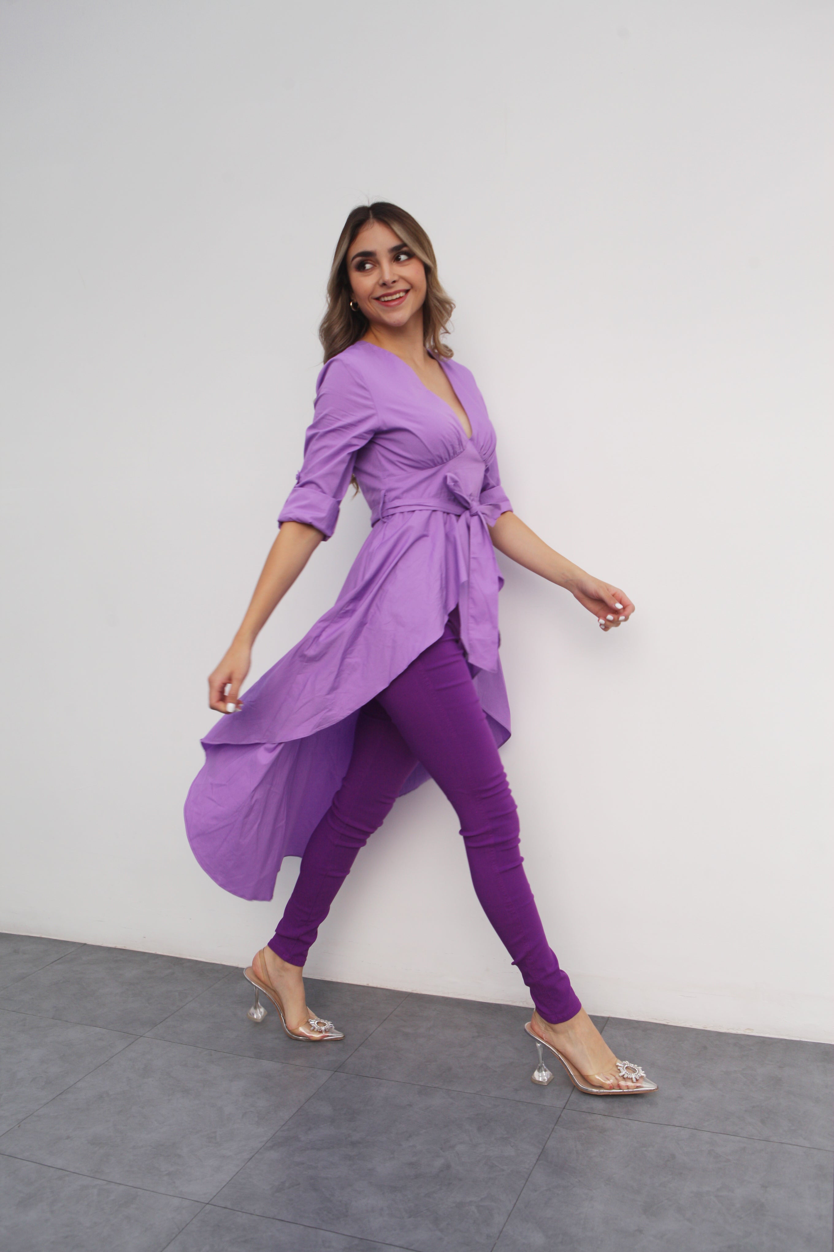 Maxi blusa asimétrica manga ajustable Lila