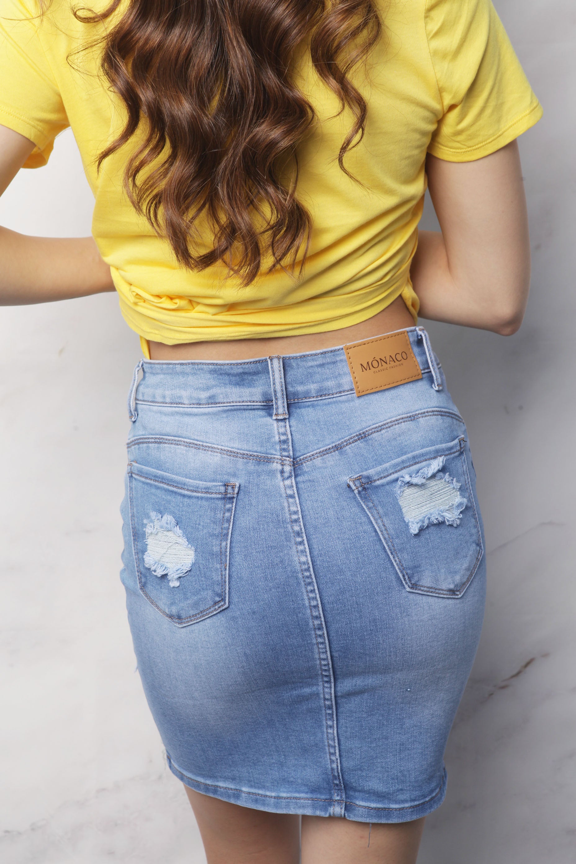 Falda de mezclilla recta rasgada