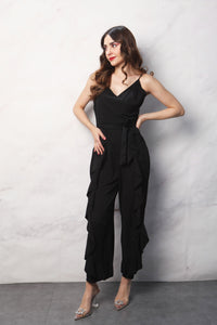 Fashion Styled Jumpsuit con olán en piernas Negro