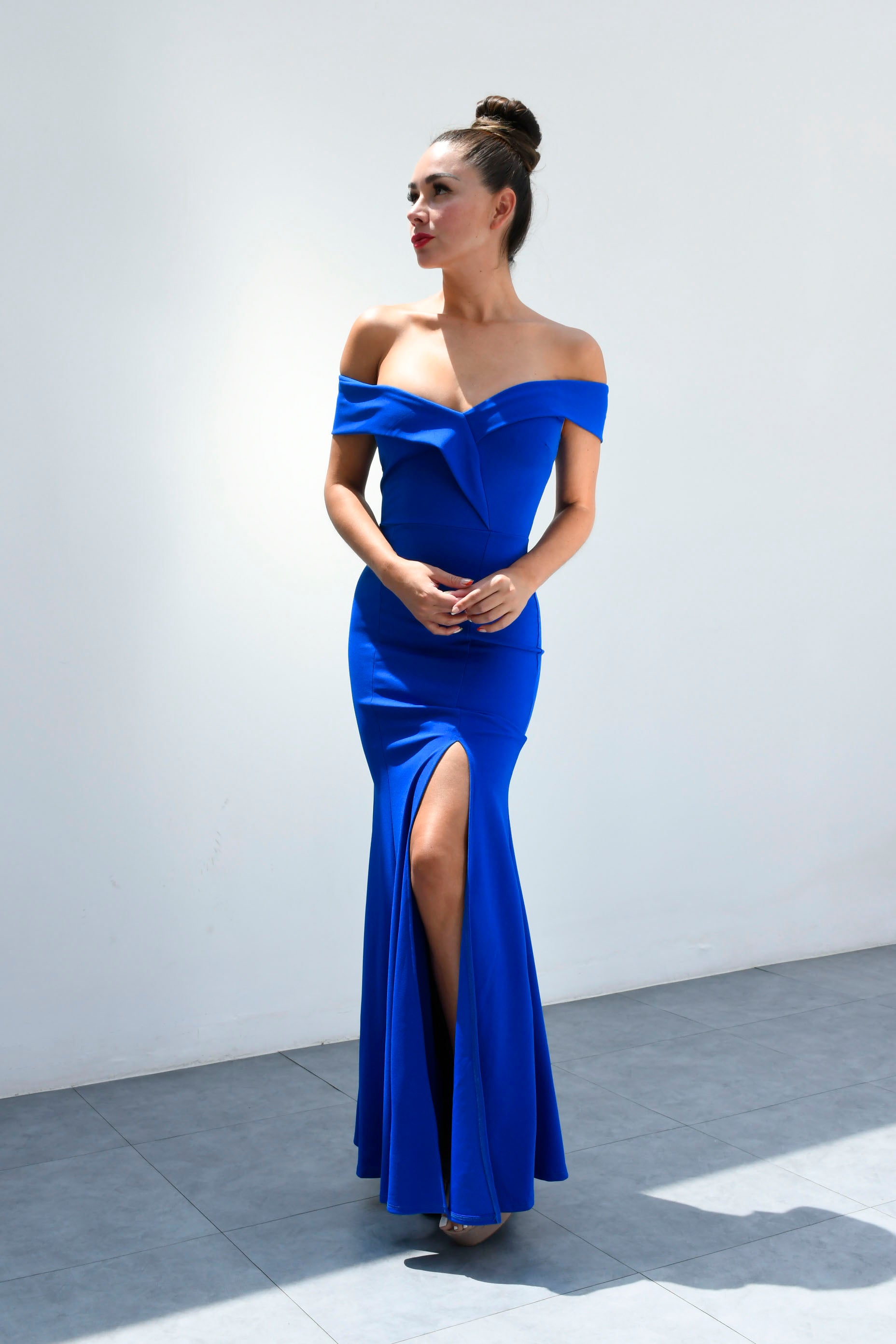 sonido Rodeo Luminancia Vestido largo off-shoulder abertura pierna Azul Rey – Fashion Styled