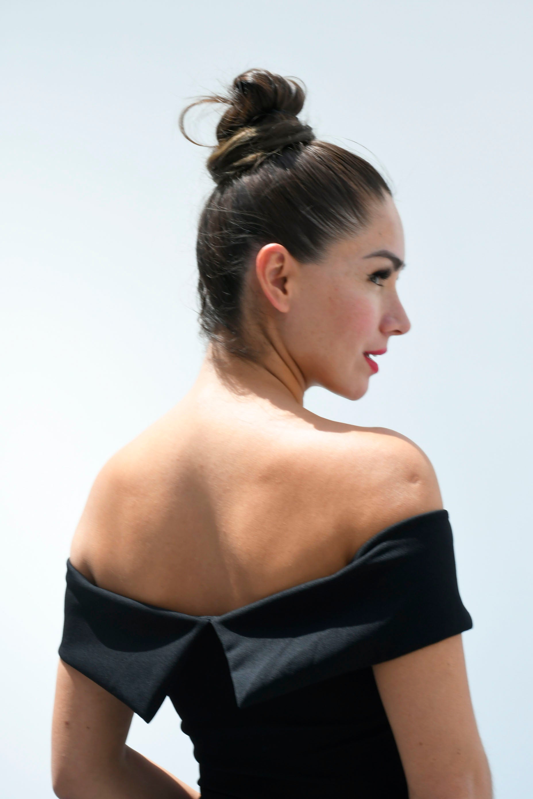 Vestido largo off-shoulder abertura pierna Negro