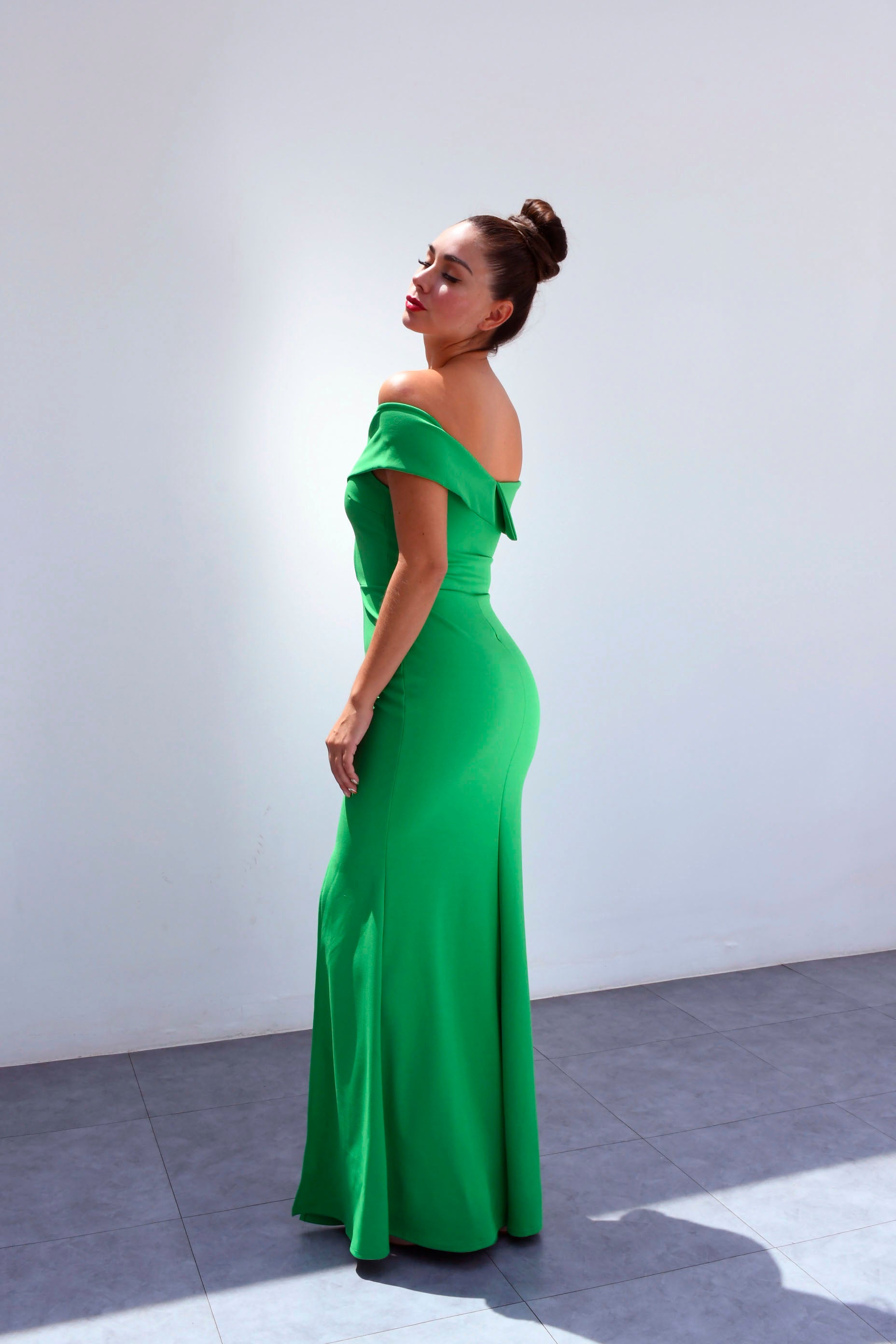 Vestido largo off-shoulder abertura pierna Verde