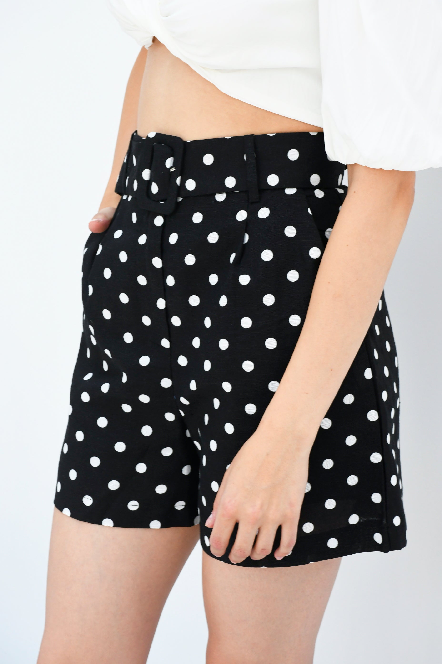 Short tipo lino Lunares Negro Fashion Styled