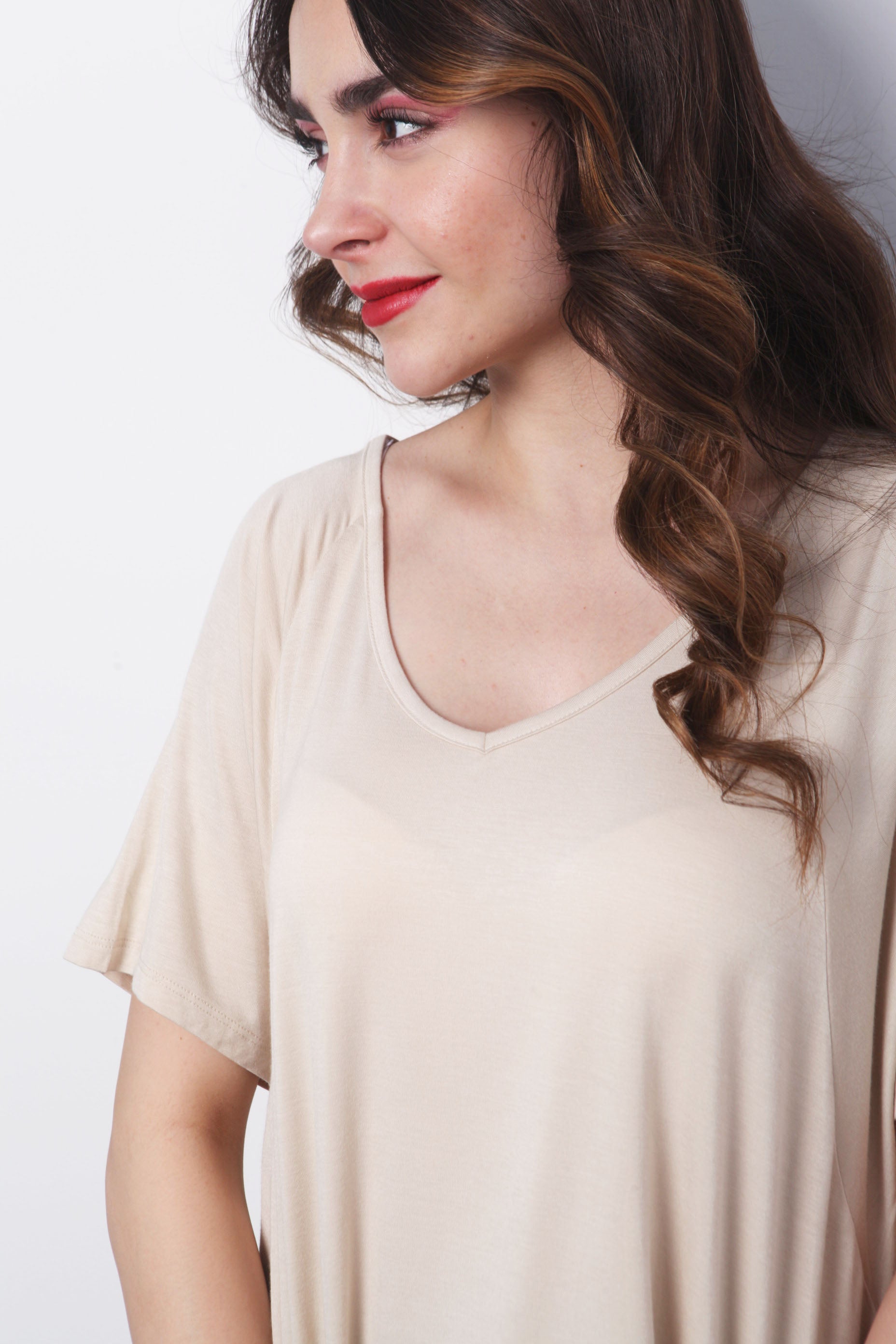 T-Shirt larga en algododón cuello V Beige