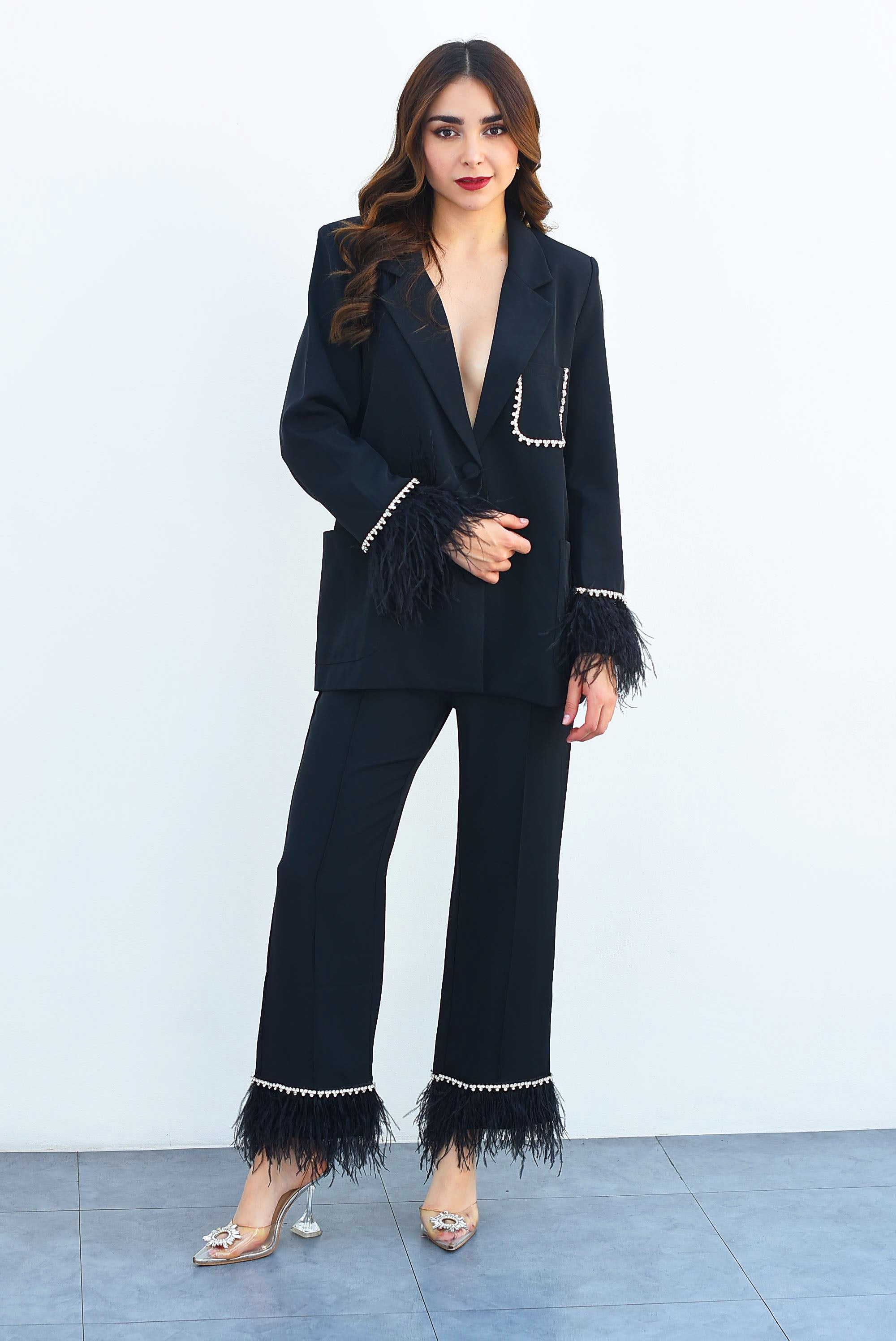 Set Pantalón y Blazer plumas con joya Negro