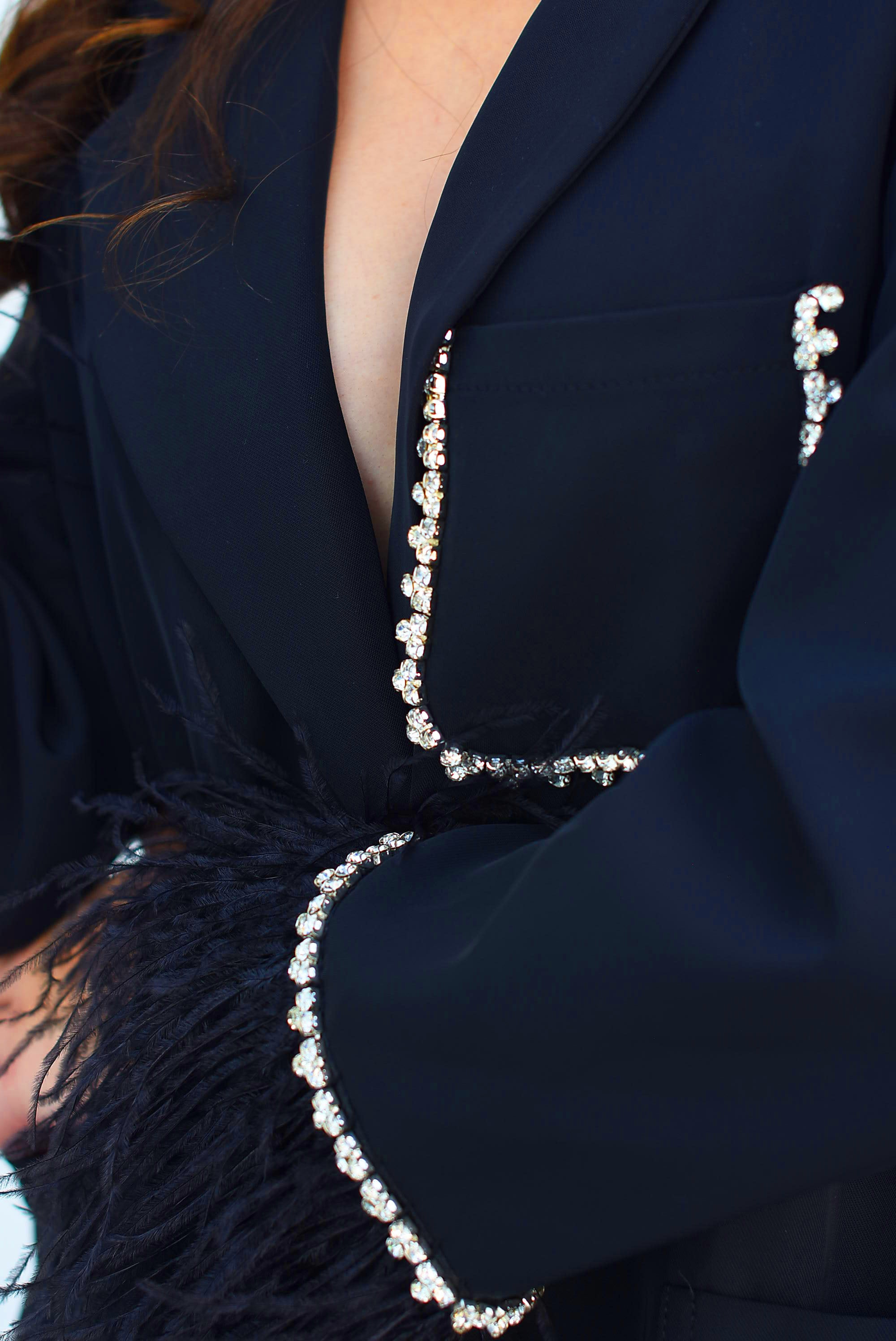 Set Pantalón y Blazer plumas con joya Negro