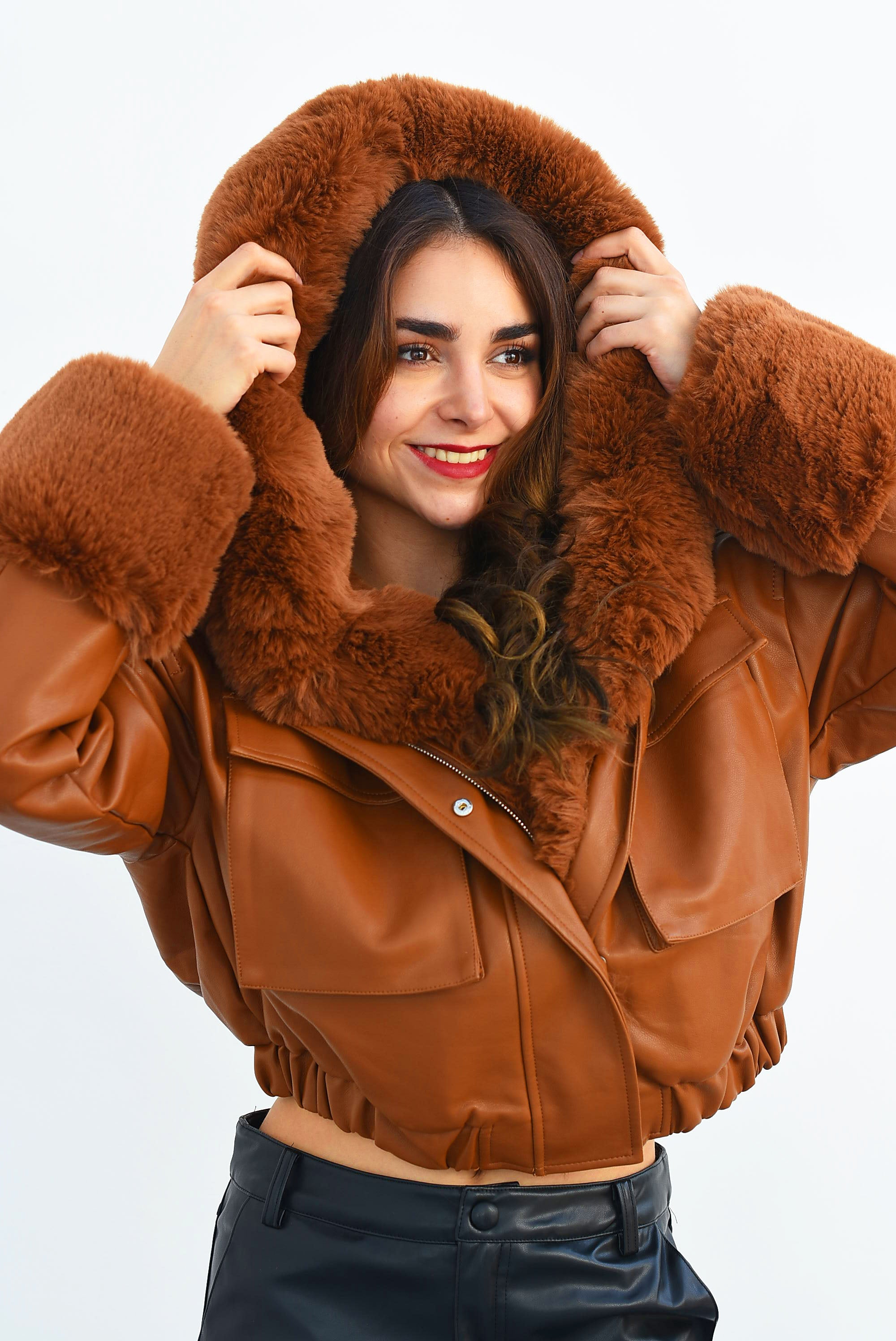 Chamarra cargo vinipiel faux fur Camel
