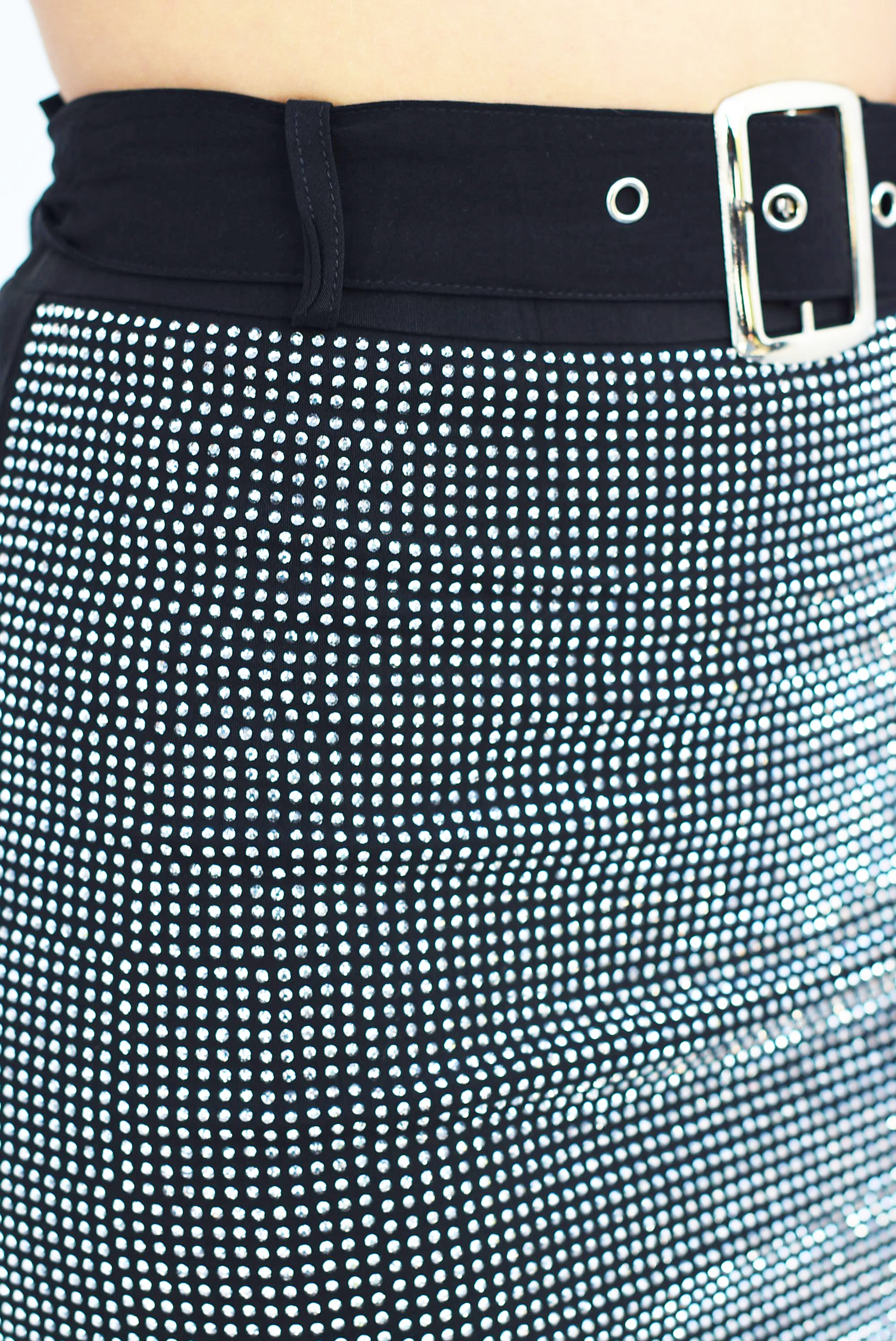 Mini falda brillos con cinturón Negra