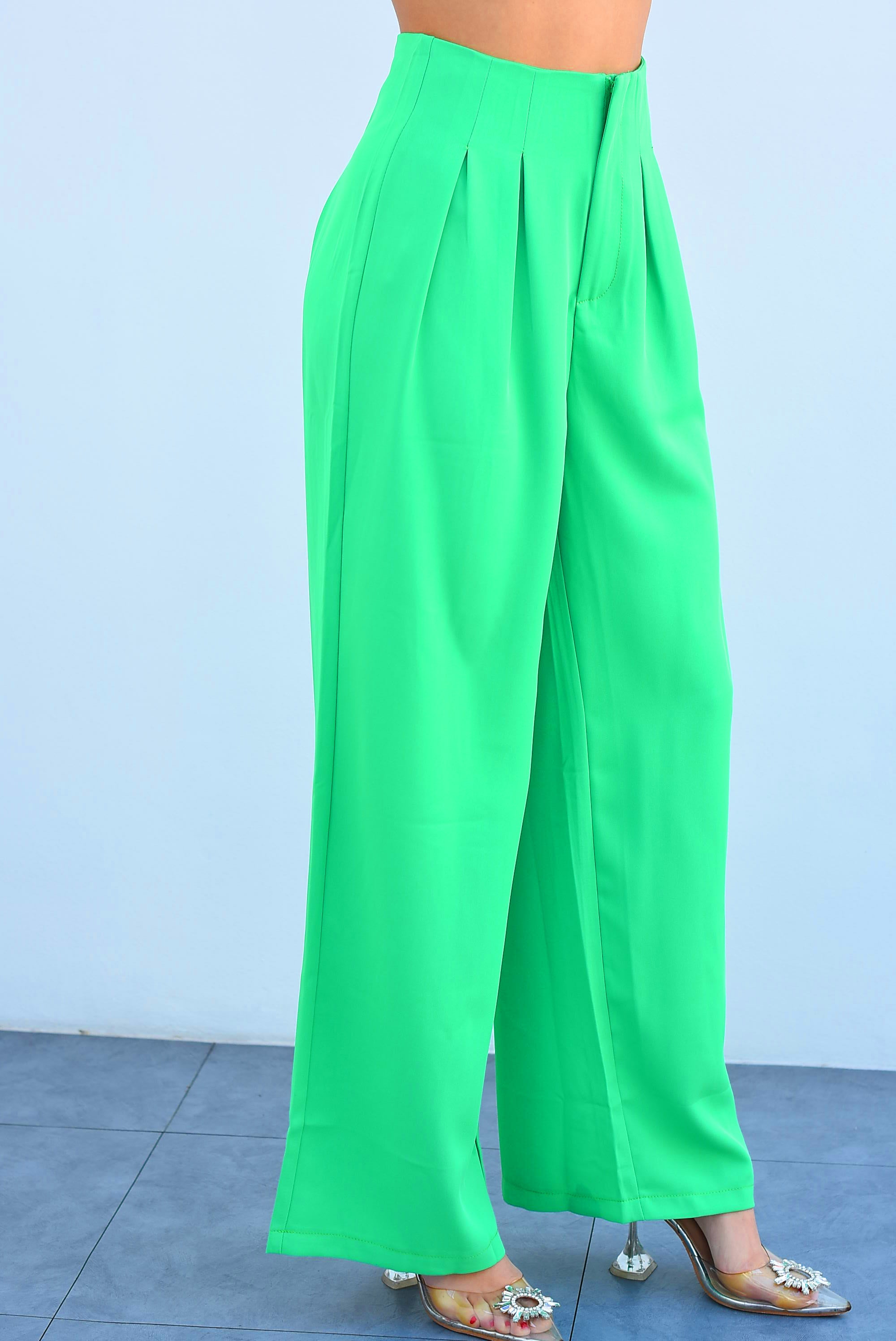 Pantalón pierna ancha con pinzas Verde
