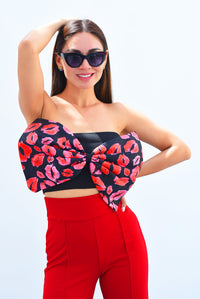 Fashion Styled Top strapless moño besos Negro