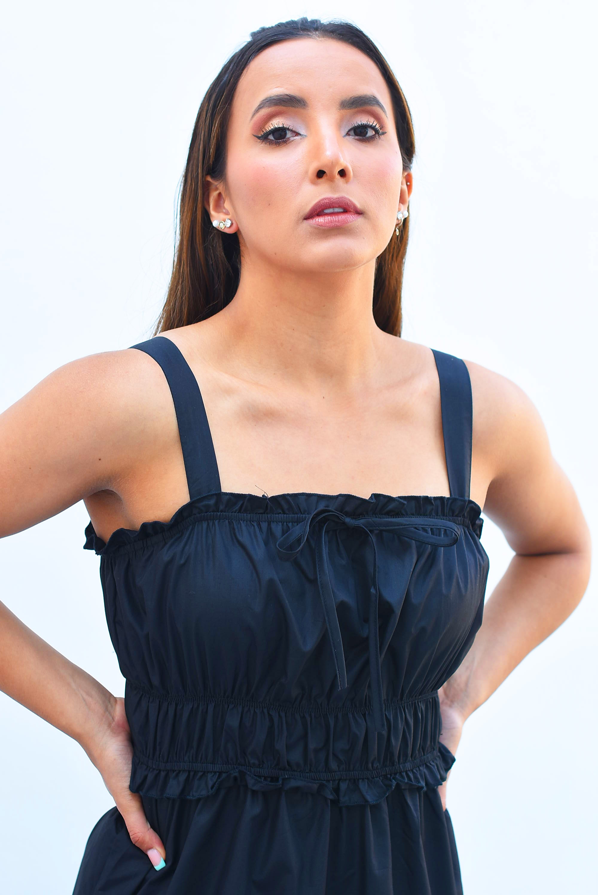 Vestido tirantes falda olanes Negro