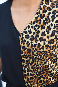 Fashion Styled Blusa cuello V  bitono Leopardo