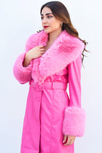 Fashion Styled Abrigo vinipiel cuello y puños faux fur Rosa