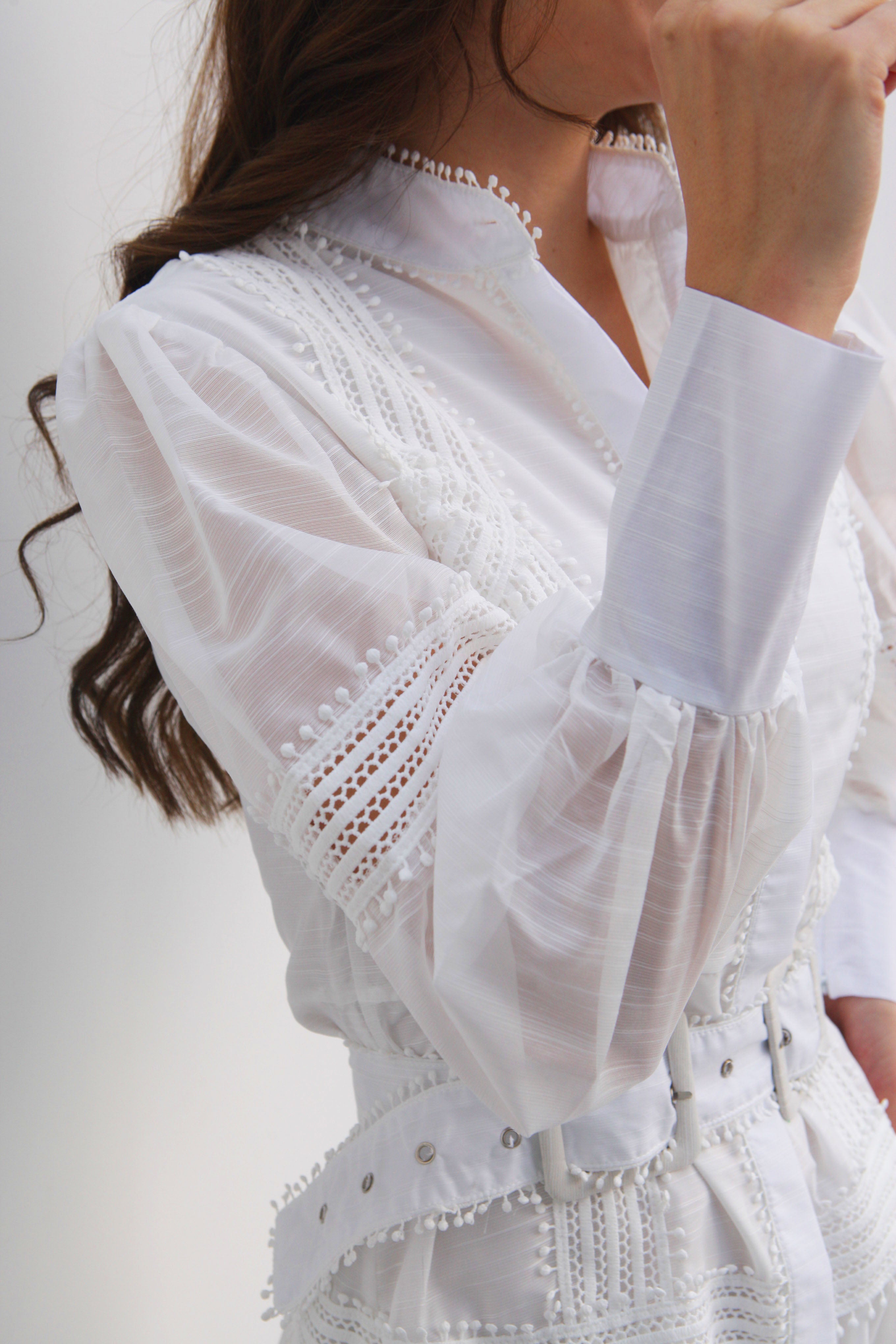 Vestido corto mao tira bordada Blanco